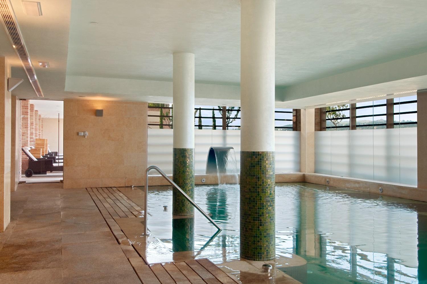 فندق يوروستارز بالاسيو بوينافيستا توليدو المظهر الخارجي الصورة The swimming pool at the hotel