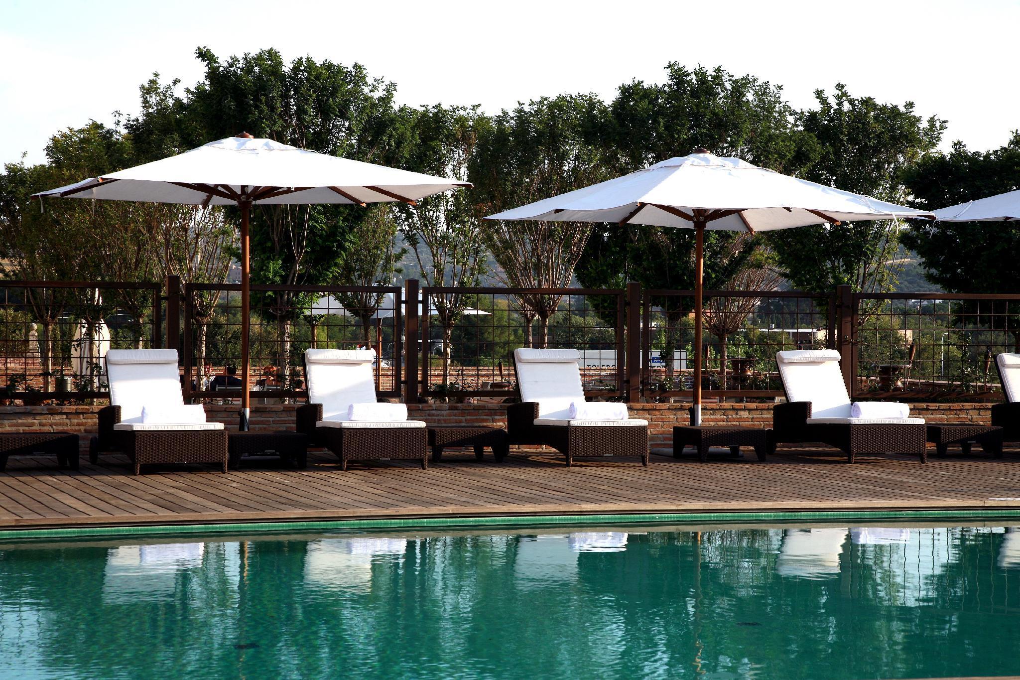 فندق يوروستارز بالاسيو بوينافيستا توليدو المظهر الخارجي الصورة The swimming pool at the hotel