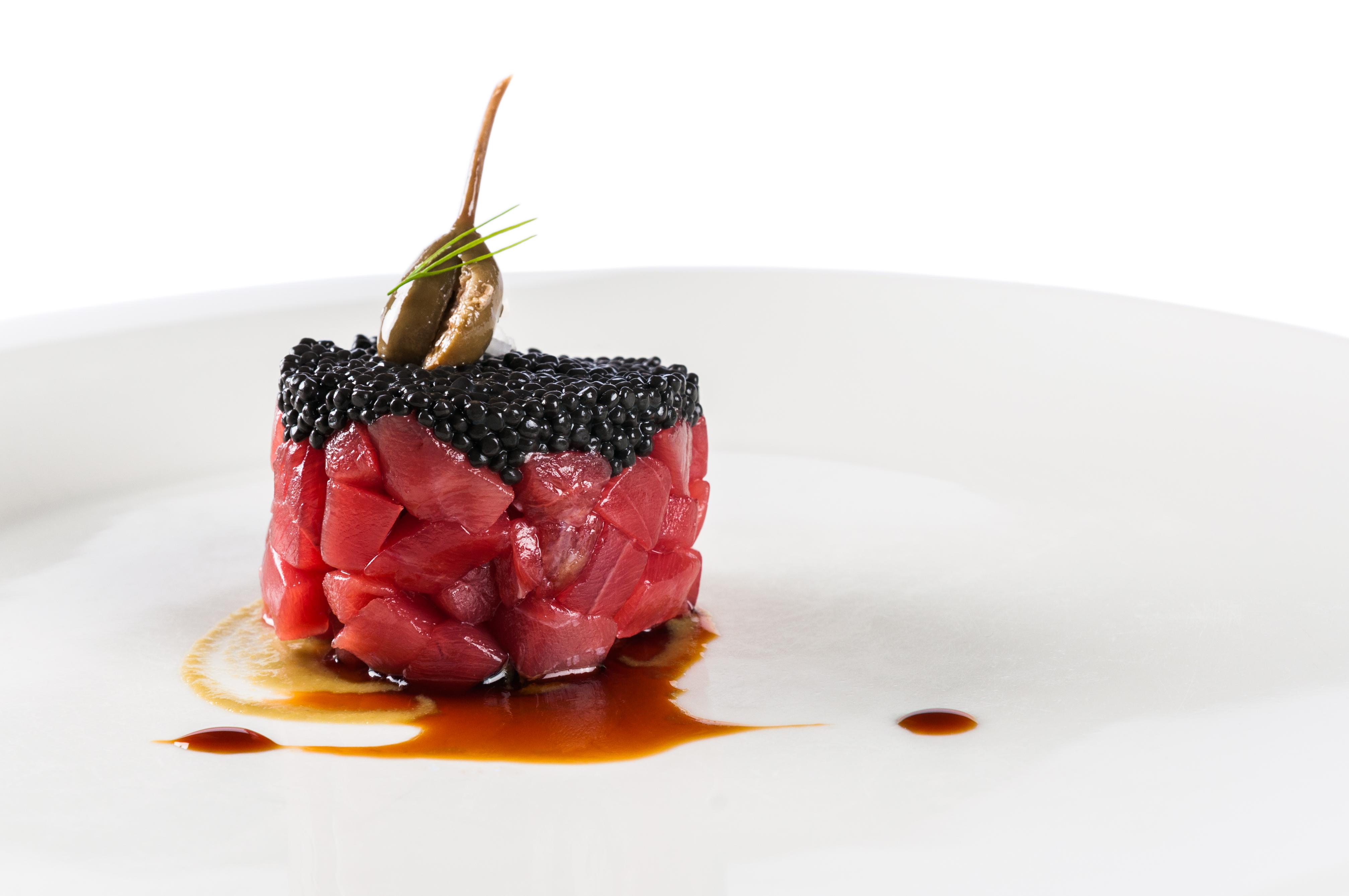 فندق يوروستارز بالاسيو بوينافيستا توليدو المظهر الخارجي الصورة A steak tartar with black truffle