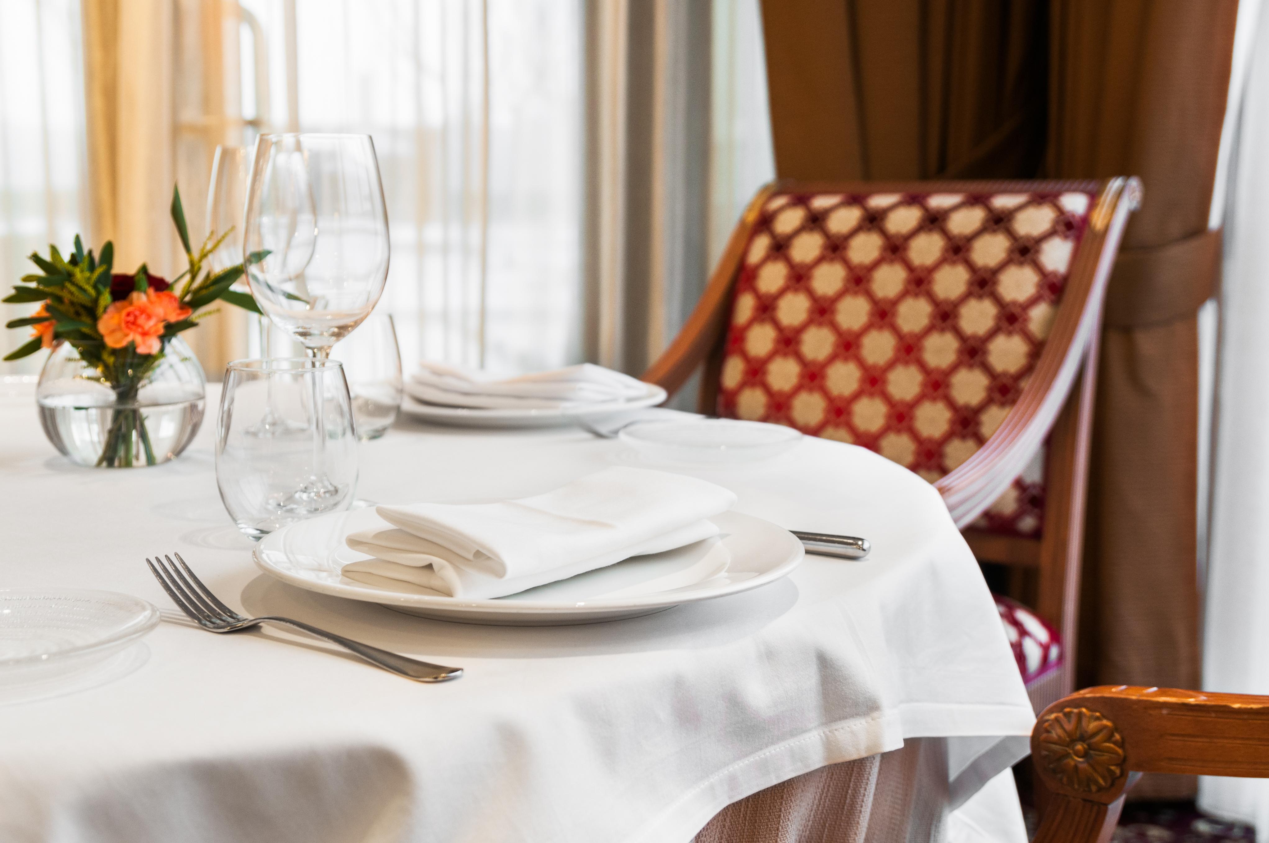 فندق يوروستارز بالاسيو بوينافيستا توليدو المظهر الخارجي الصورة A table set for fine dining