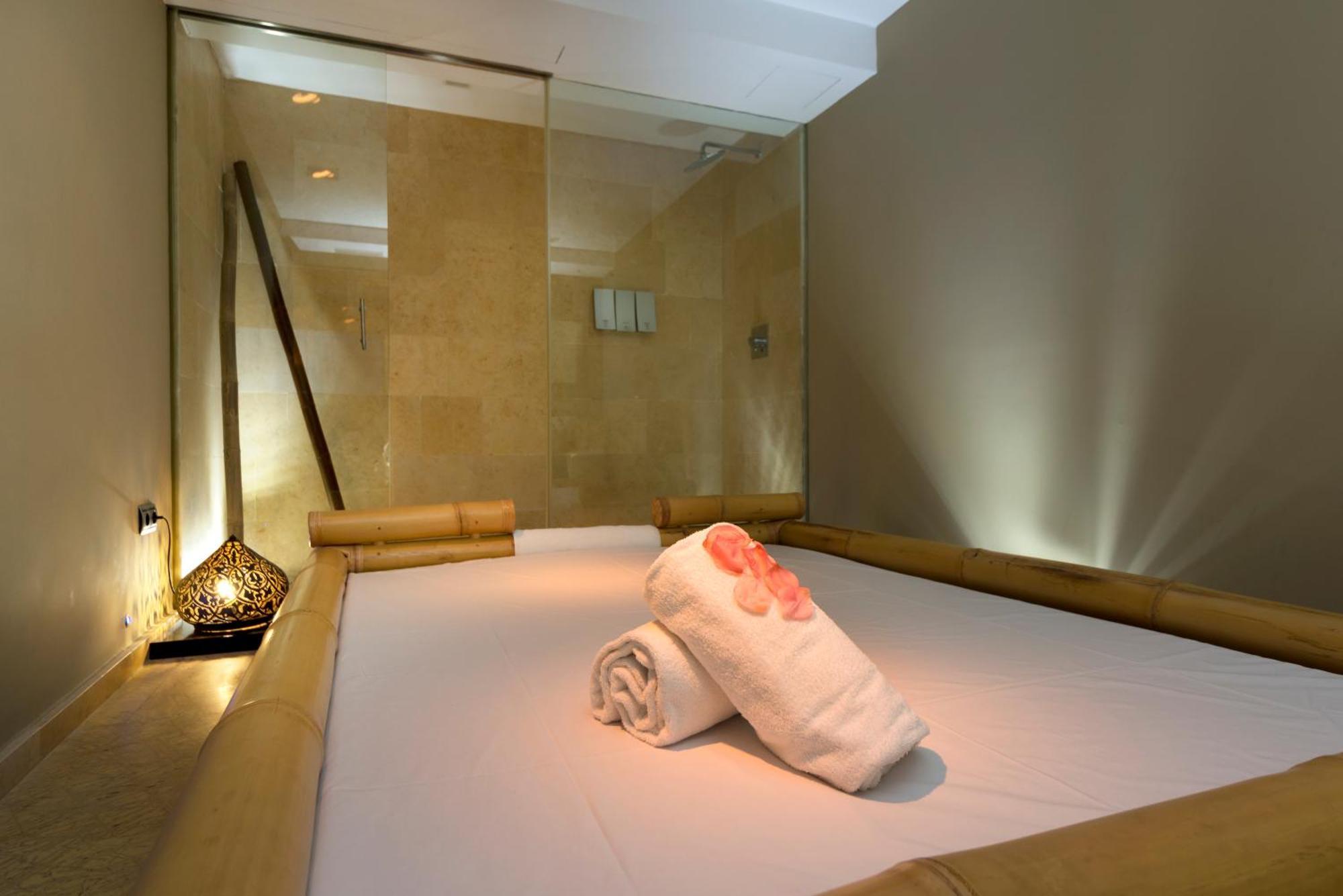 فندق يوروستارز بالاسيو بوينافيستا توليدو المظهر الخارجي الصورة A massage room at a spa